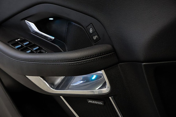 Jaguar E-PACE 19 of 30