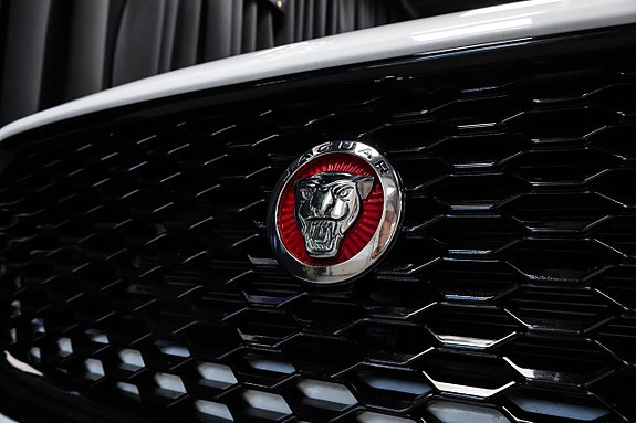 Jaguar E-PACE 14 of 30