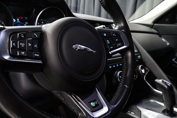 Jaguar E-PACE 18 of 30