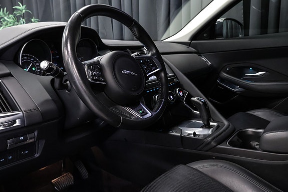 Jaguar E-PACE 15 of 30