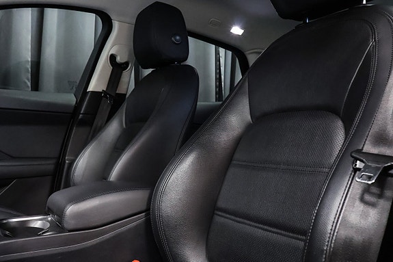 Jaguar E-PACE 17 of 30