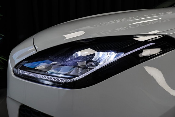 Jaguar E-PACE 4 of 5