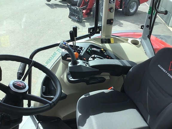 Massey Ferguson 5M 95 Dyna 4 ESSENTIAL 5 of 5