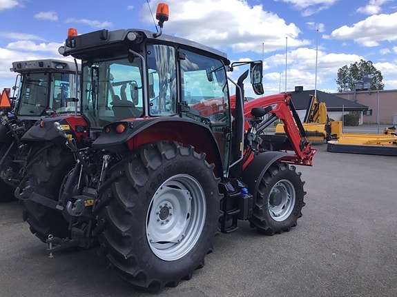 Massey Ferguson 5M 95 Dyna 4 ESSENTIAL 2 of 5