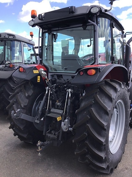 Massey Ferguson 5M 95 Dyna 4 ESSENTIAL 4 of 5
