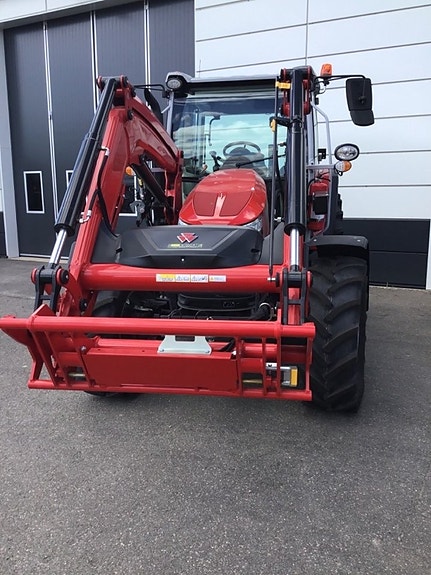 Massey Ferguson 5M 95 Dyna 4 ESSENTIAL 3 of 5