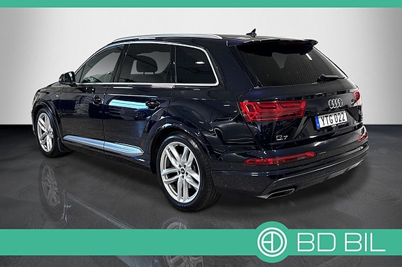 Audi Q7 3 of 5