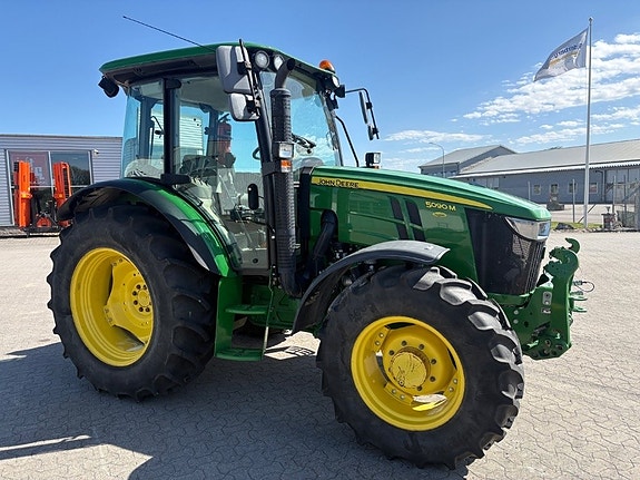 John Deere 5090 M 2 of 9