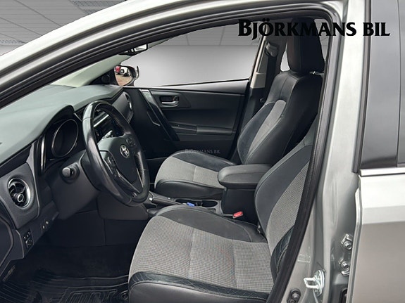 Toyota Auris 8 of 14