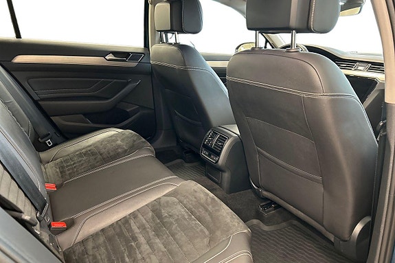 Volkswagen Passat 11 of 29