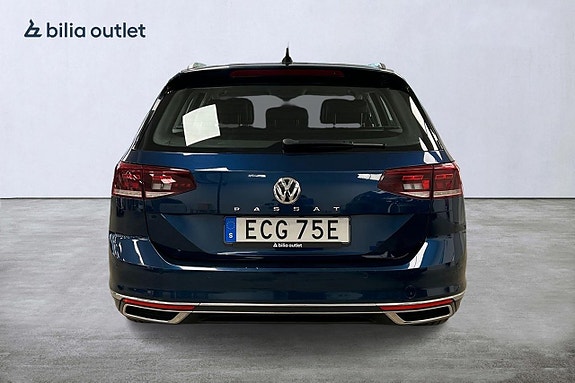 Volkswagen Passat 7 of 29