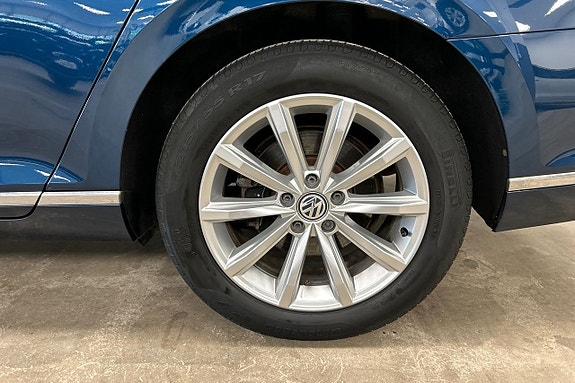 Volkswagen Passat 23 of 29