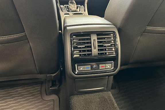 Volkswagen Passat 25 of 29