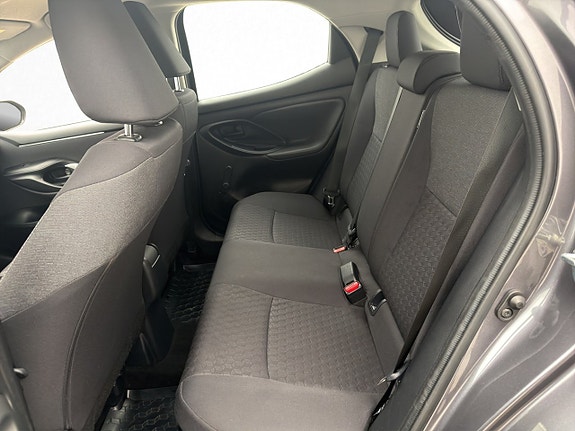 Toyota Yaris 11 of 27