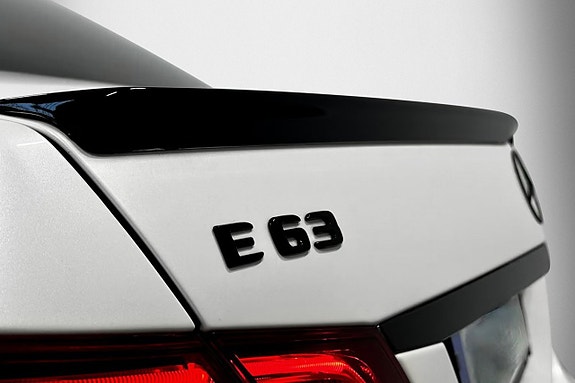 Mercedes-Benz E63 8 of 25