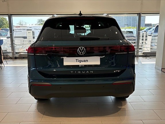 Volkswagen Tiguan 4 of 5