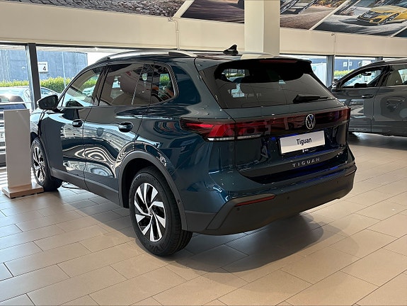 Volkswagen Tiguan 3 of 5