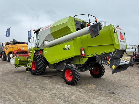 CLAAS Avero 240 3 of 5