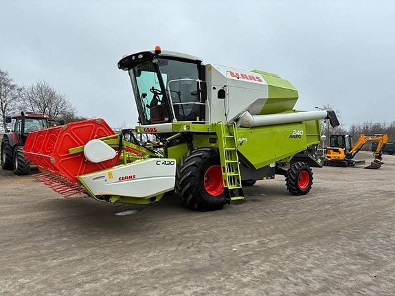 CLAAS Avero 240 2 of 5