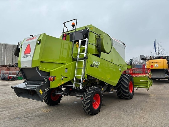 CLAAS Avero 240 4 of 5