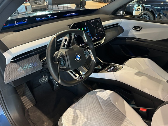 BMW iX3 8 of 23