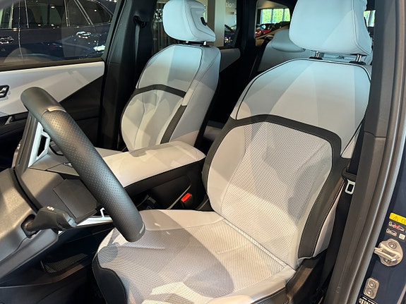 BMW iX3 9 of 23