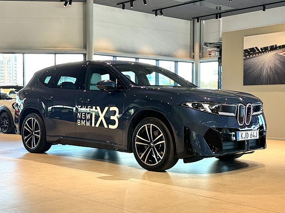 BMW iX3 3 of 5