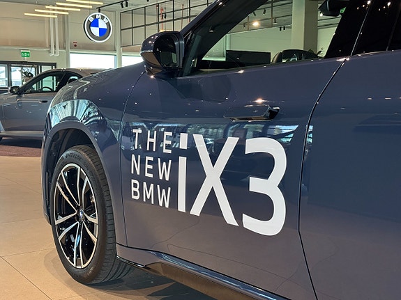 BMW iX3 7 of 23