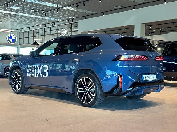 BMW iX3 6 of 23