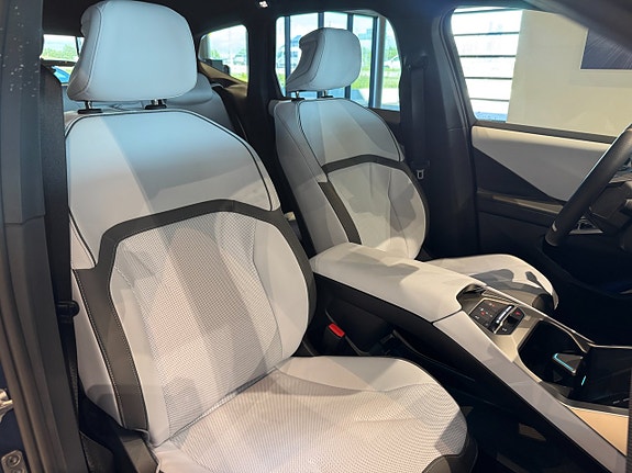 BMW iX3 18 of 23