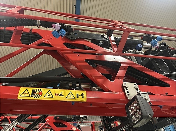 Kverneland IX Track T4 5300L 8 of 16