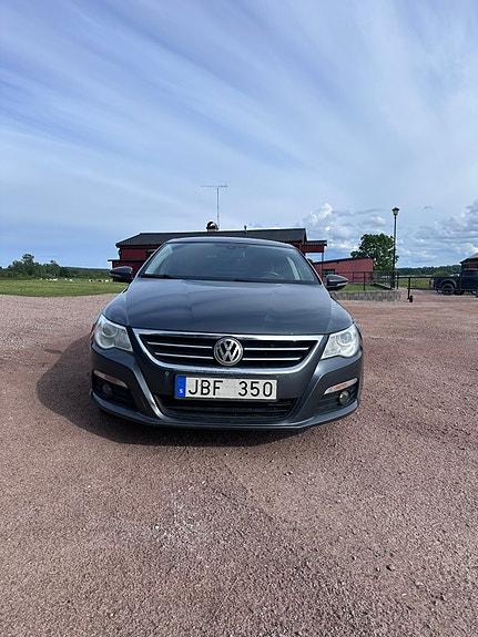 Volkswagen Passat CC 2 of 5