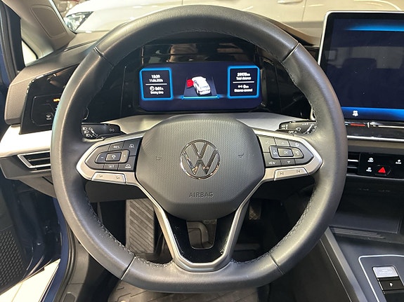 Volkswagen Golf VIII 15 of 25