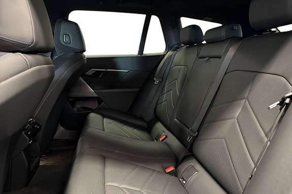 BMW i5 11 of 18