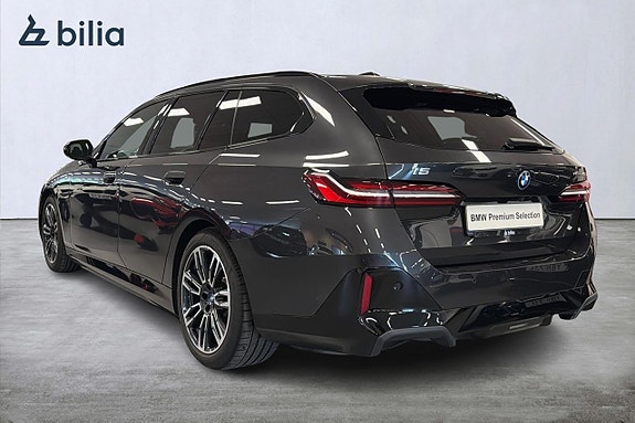 BMW i5 2 of 18
