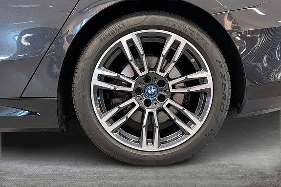 BMW i5 15 of 18