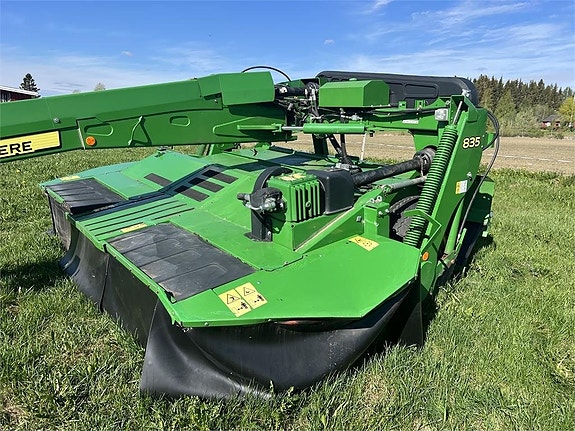 John Deere 835 Slåtterkross