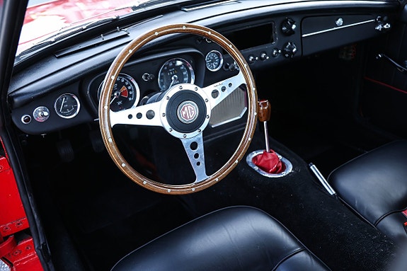 MG MGB 11 of 16