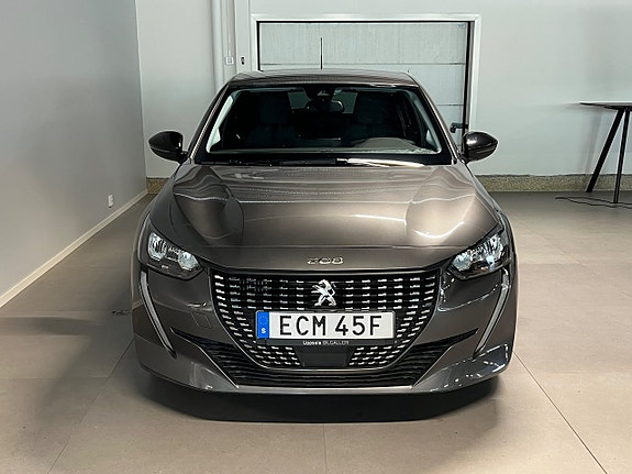 Peugeot 208 2 of 5