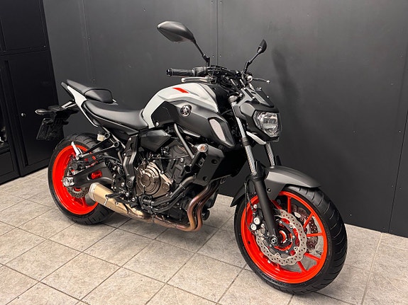 Yamaha MT-07 2 of 18