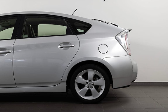 Toyota Prius 5 of 5