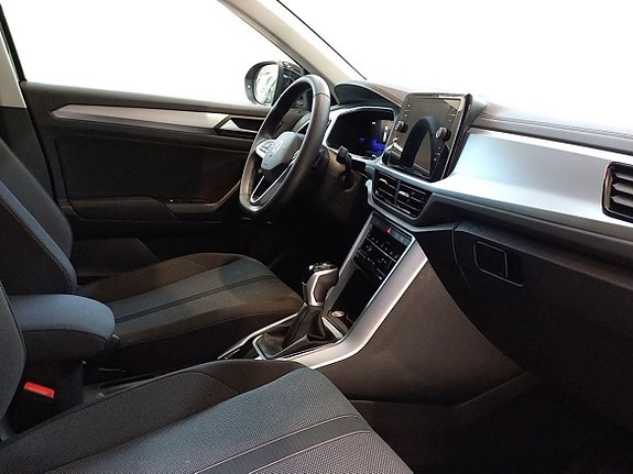 Volkswagen T-Roc 10 of 13