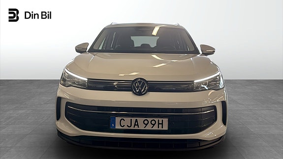 Volkswagen Tiguan 4 of 5