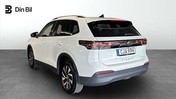 Volkswagen Tiguan 3 of 5