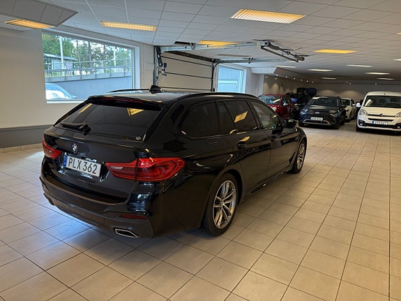 BMW 520d 3 of 5