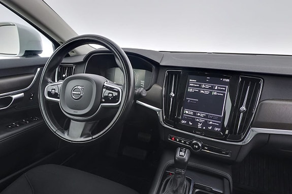 Volvo V90 Cross Country 8 of 14