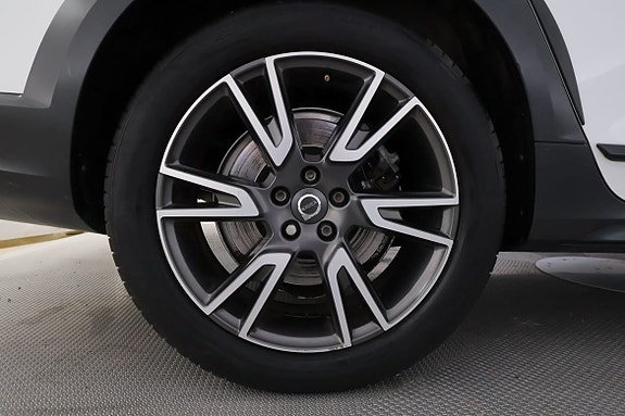 Volvo V90 Cross Country 12 of 14