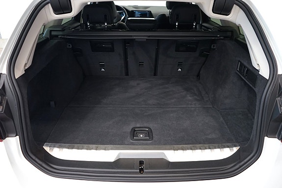 BMW 330e 14 of 15