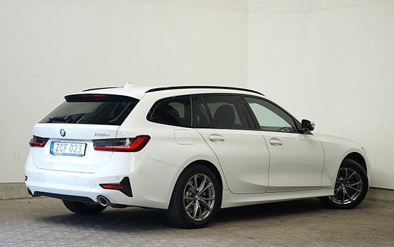 BMW 330e 4 of 15