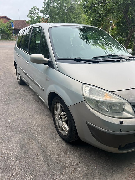 Renault Grand Scenic II 2 of 5